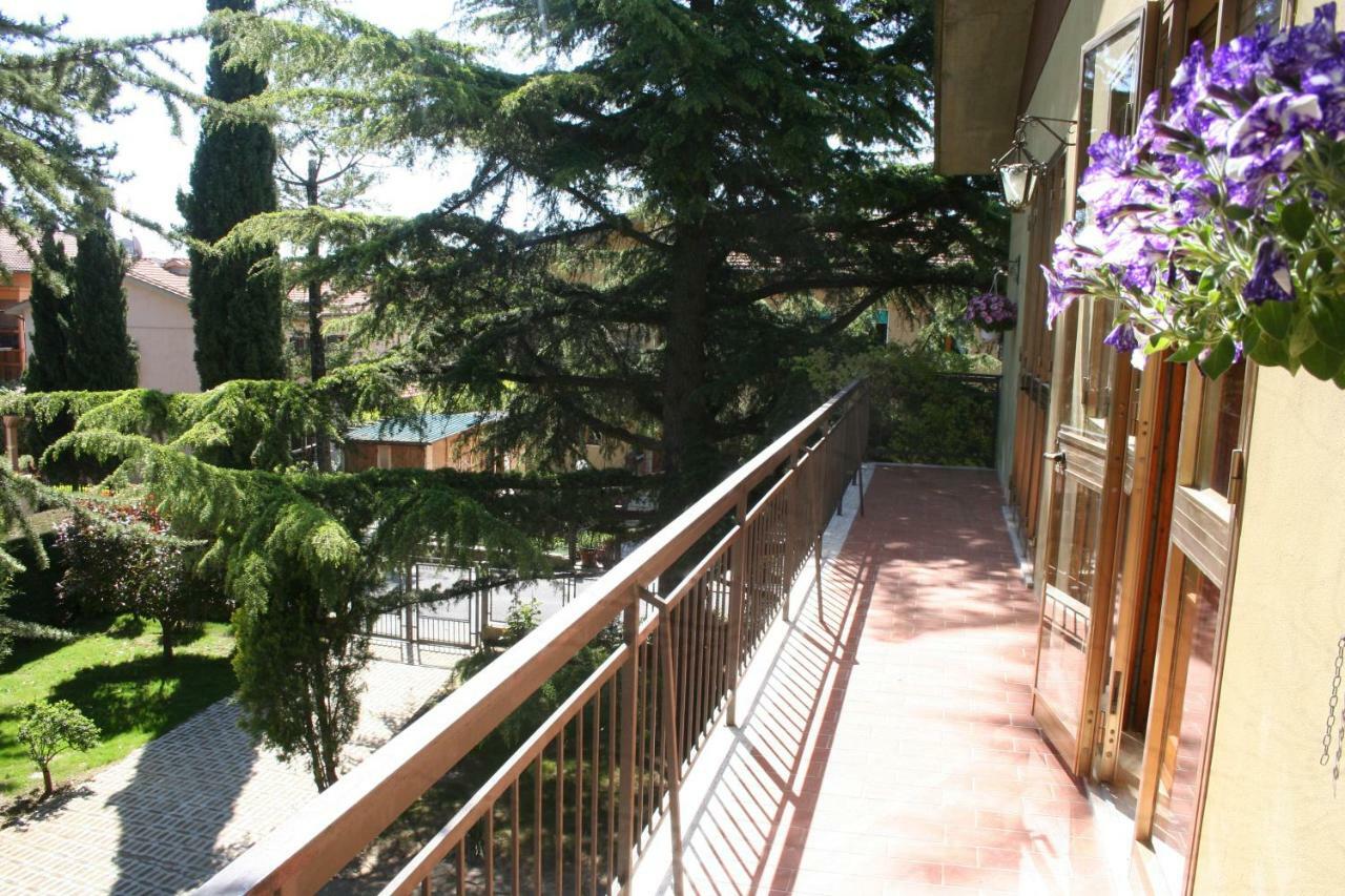 La Casa Di Rachele Apartment Sarteano Luaran gambar