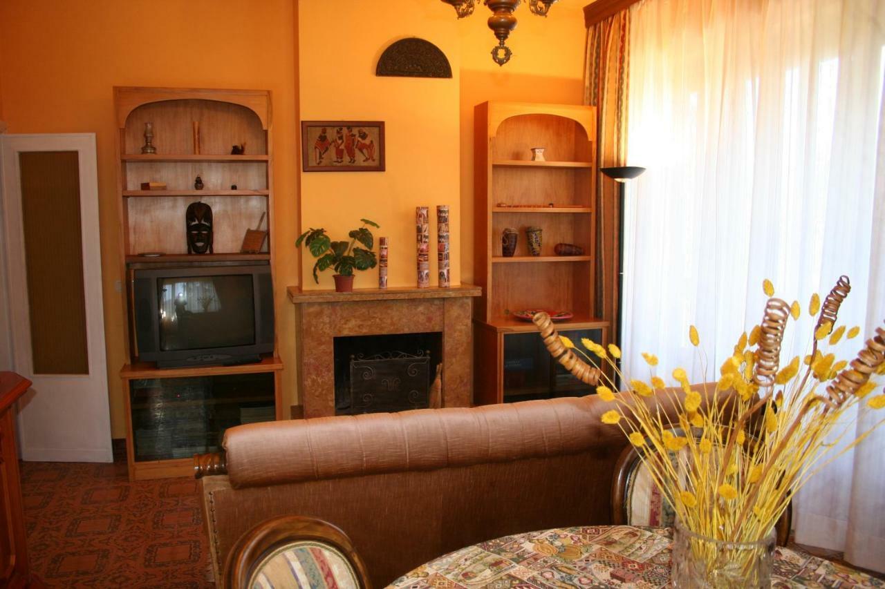 La Casa Di Rachele Apartment Sarteano Luaran gambar
